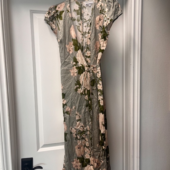 Reformation Kiana silk wrap dress - Picture 4 of 8